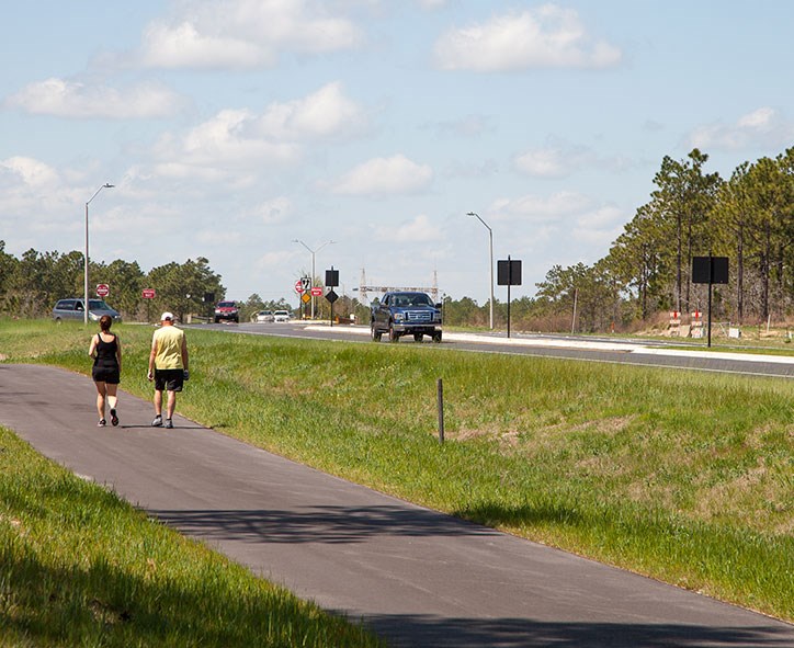 Couple walking along River Road in Wilmington, NC.